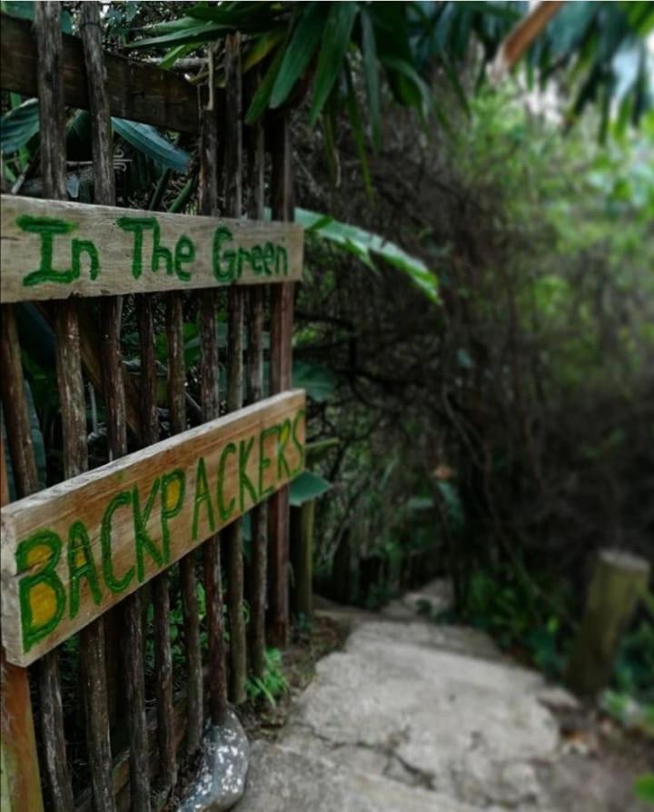 In The Green Backpackers Morgan's Bay Exterior foto